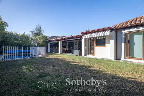 Casa En Venta De 3 Dorm Mas Escritorio En Piedra Roja