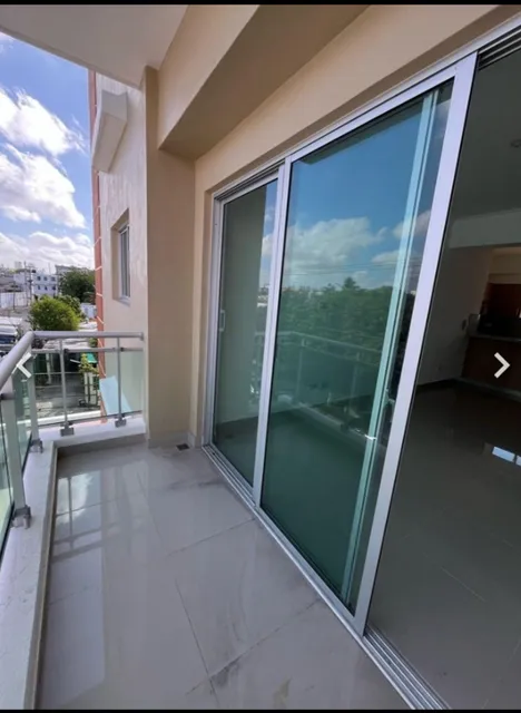 Av Independencia, Próximo Al Centro De Los Héroes, 3er Piso, Dos Habitaciones, Dos Baños, 