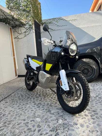Moto Husqvarna Norden 901 Con Accesorios!