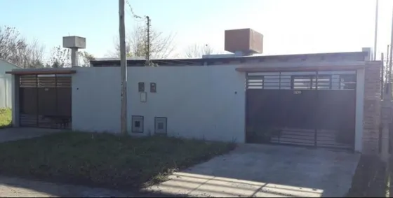 Casa En Venta - 2 Dormitorios 1 Baño - Cochera - 150mts2 - Villa Elvira, La Plata