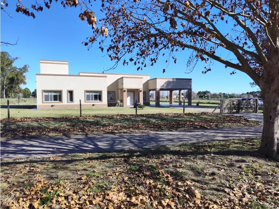 Hermosa Casa En La Cecilia Carlos Keen Lujan Nueva 