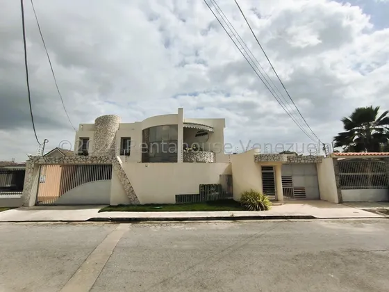 Magnífica Residencia De Lujo En Urbanización Corinsa 24-27025 Irrr