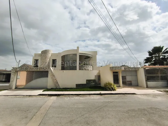 Magnífica Residencia De Lujo En Urbanización Corinsa 24-27025 Irrr