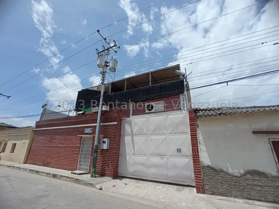 Galpón Con Oficinas En Venta Ubicado En Turmero Zona Centro Db 23-32912