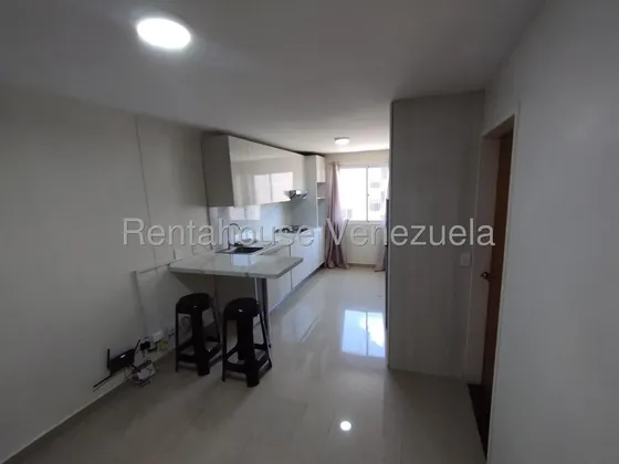 Sorangl Vargas Alquila Bello Apartamento En Piso Bajo, Conectado A Planta Electrica, Piscina, Res. Ciudad Roca Zona Este Barquisimeto Mls #27-1477