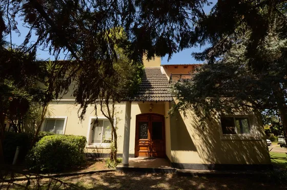 Casa De 4 Habitacaiones En El Lauquen. Acepta Permuta En Capital O Financiacion. 
