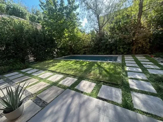 Primer Piso Con Jardin Y Piscina!!!