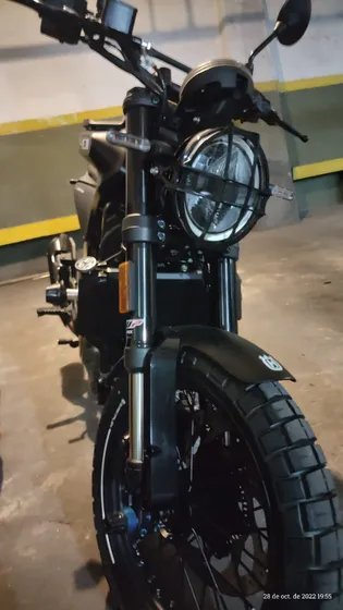 Husqvarna Svartpilen 401 Modelo 2022 (octubre) - 3900 Km