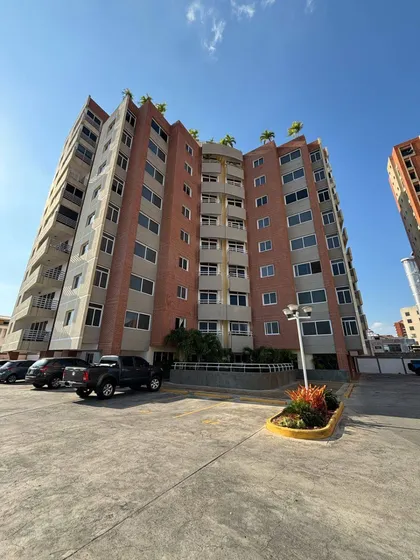 Simón Hernández Vende Apartamento En El Este De Barquisimeto Amoblado Y Equipado 