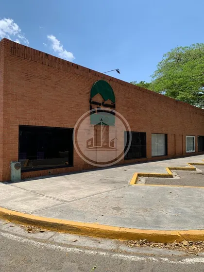 Se Vende Comodo Local En La Victoria, Centro Comercial La Hacienda, Estado Aragua     022js