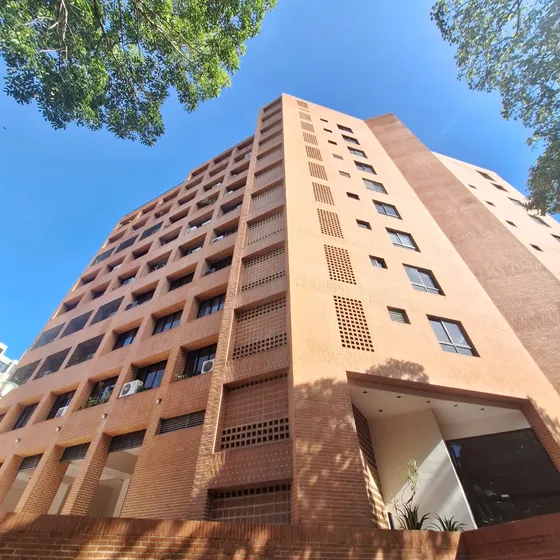 Alquilo Bello Apartamento Santa Fe Norte. 2 Habitaciones. 2 Baños. Amoblado. Pisos De Marmol. 2 Puestos. Parrillera. Vigilancia.