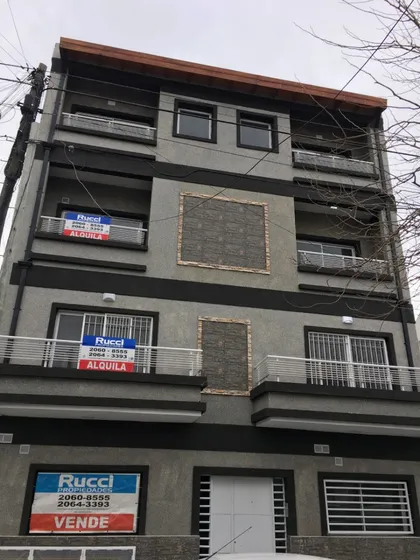 Dpto 3 Amb. En Duplex Al Frente 50% Efvo Y Resto Financiacion