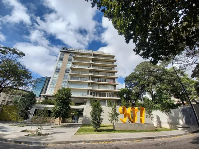 En Alquiler Apartamento 137 Mt2 4h/4b/2pe Country Club