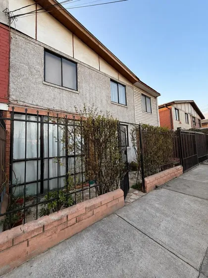 Casa En Venta De Dos Pisos  Puente Alto