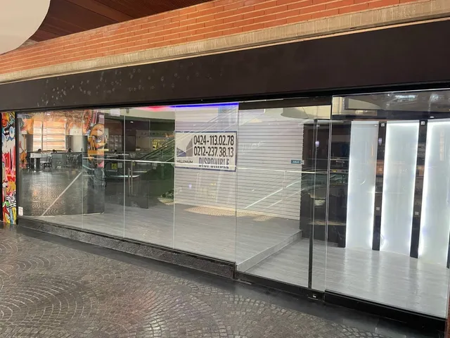 Local Comercial En Alquiler C.c. San Ignacio, 30m² Con Punto De Agua Y Gas, Jjn