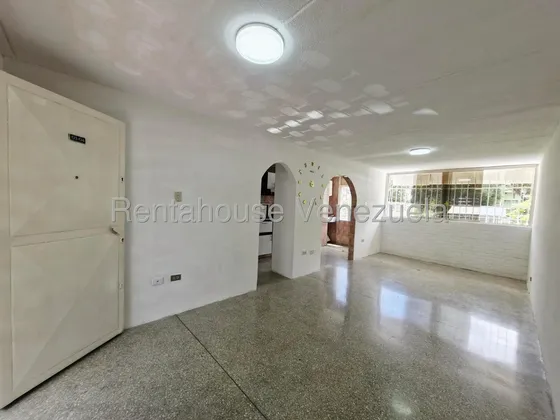 Venta De Apartamento Ubicado En Urb. Parque Aragua Detrás Del Centro Comercial Piso Bajo #27-234 Rm