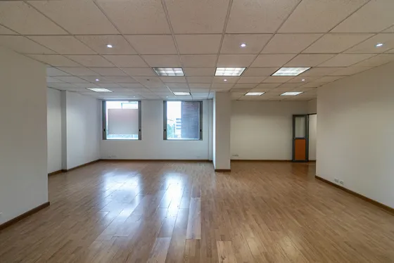 Oficina En Arriendo En Chico Norte Iii. Cod A1105076