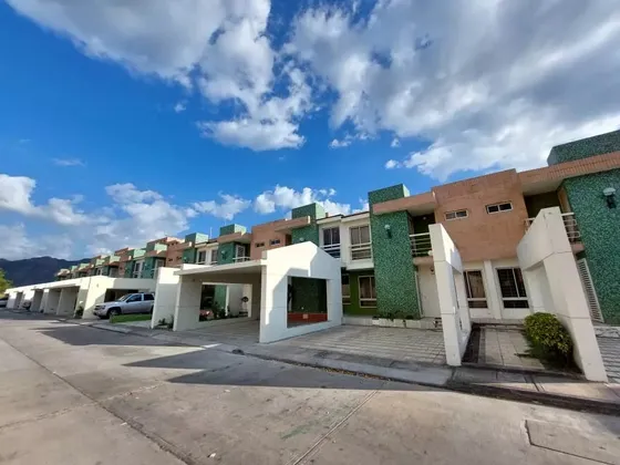 Yosmar Y Fernado Venden Townhouse En San Diego Res Brisas Del Valle El Remanso