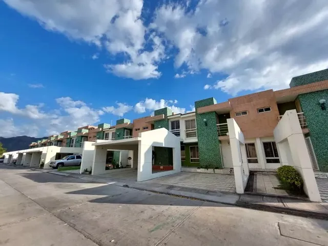 Yosmar Y Fernado Venden Townhouse En San Diego Res Brisas Del Valle El Remanso
