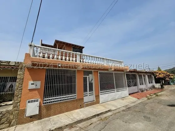 Gbf 25-15344 Turmero Centro Vendo Bella Casa Con Terreno Contácteme Ya.