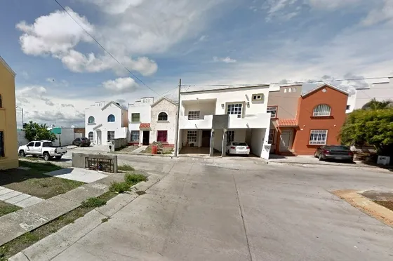 Casa Con Excelente Ubicación En Cto. Vacouver, Col. Terranova, Sinaloa Mazatlan. Arf