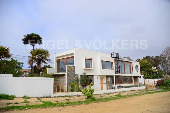 Moderna. Actualmente Con Arriendo Comercial