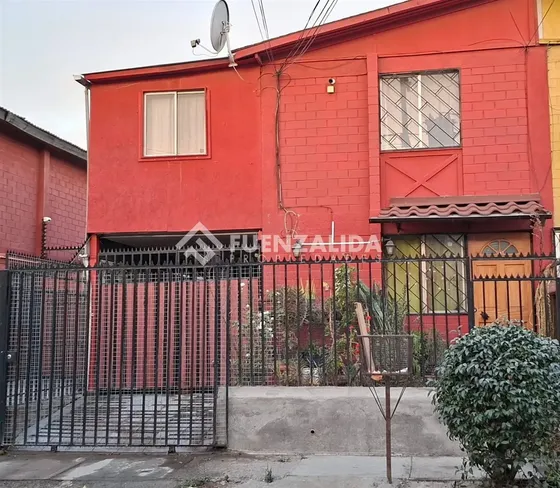 Casa En Venta De 5 Dorm. En Pudahuel