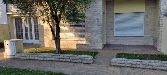 Casa En Venta, Calle Alberti Entre Pueyrredón Y Berutti, Brandsen