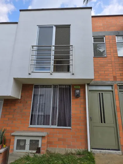 Se Vende Casa En Conjunto Cerrado Entre Verde