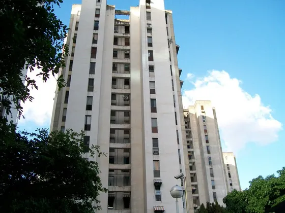 Alquilo Comodo Apartamento De 112 Metros En Chacaito Urb Cerrada Con Vigilancia C4w