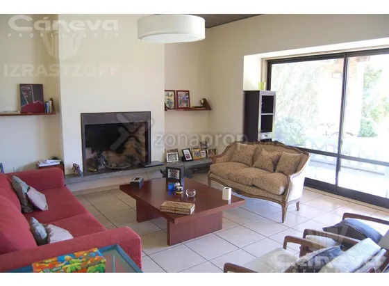 Galapagos Impecable  Casa De 4  Dormitorios **2 En Suite * Venta U$d 345.000.-