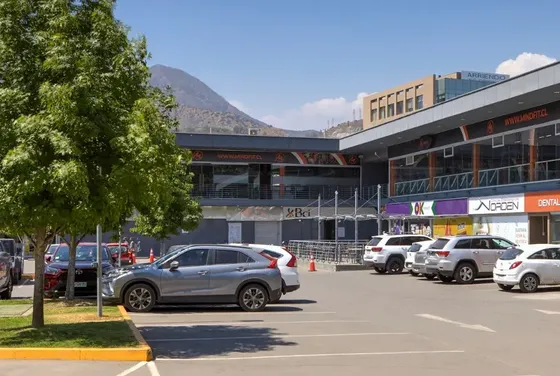 Local En 1 °piso Stripcenter Ciudad Empresarial