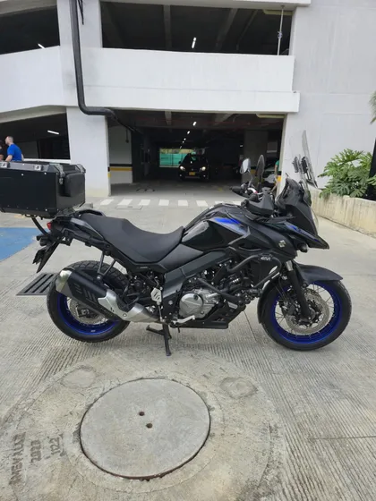 Suzuki Vstrom 650 Xt 2023 Negra Como Nueva Unico Dueño
