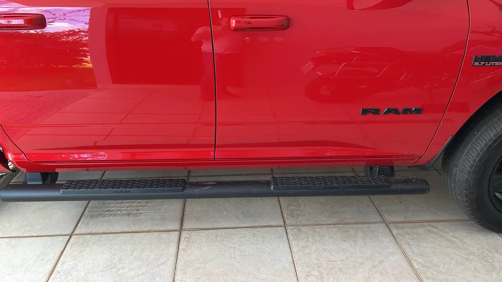 Adesivo preto fosco aplicado em móvel