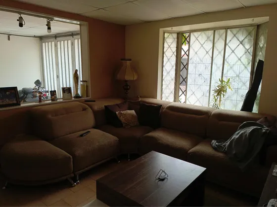 Casa De 145 Mt2, 2 Pisos, 4 Habitaciones, 2 Baños, 3 Patios