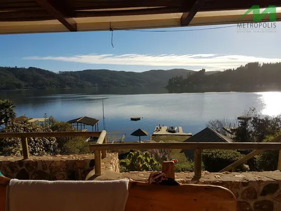 Casa En Venta De 5 Dorm. En Vichuquén