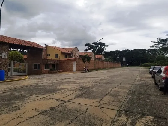 V.larez Vende Townhouse Conj Resd Hoyo 5. Villas De San Diego Country Club Plth-285