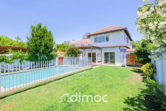 Hermosa Casa De Dos Pisos En Ñuñoa 