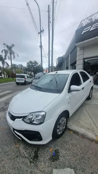 Toyota Etios 1.5 Sedan X L18