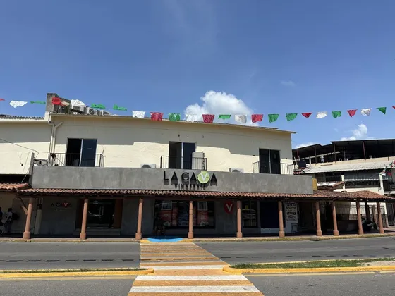 Local En Renta En Av. Lic Benito Juárez , Zihuatanejo