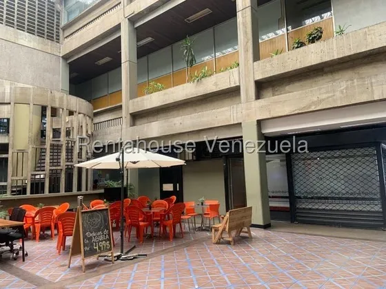 Local Comercial. Ubicado En Pb Del Centro Comercial, Permiso De Uso De La Terraza En Laflorida 25-22350