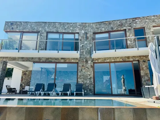 Espectacular Casa De Piedra En Exclusivo Condominio Fundo Z