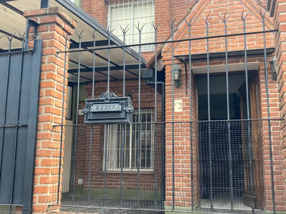 Venta Casa Duplex 3 Amb Jardin Quincho Cochera Luis Guillon