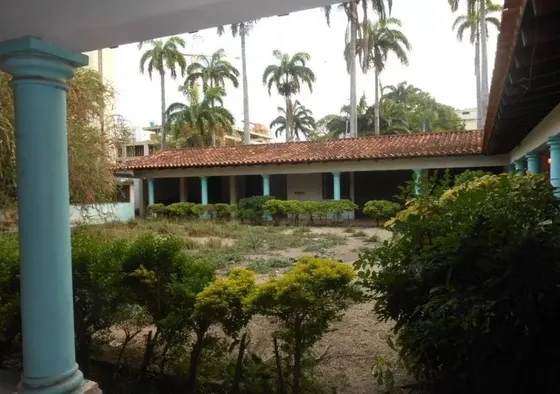 Alquiler De Gran Casa En La Urbanizacion Carabobo En Valencia Con 1.450 M2 De Terreno Y 880 M2 De Construccion