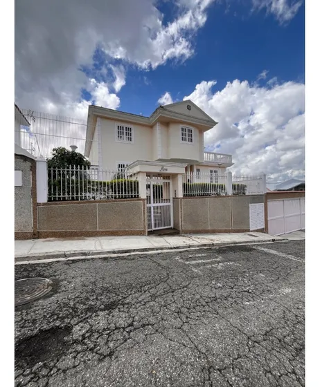 Vendo Casa 441m2 El Marqués 0402