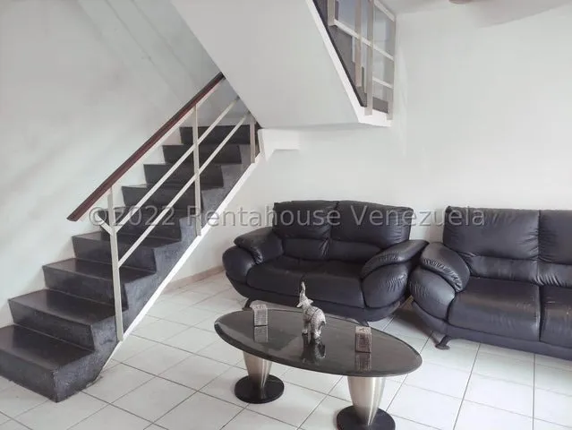 Mayra Lara Rah Tiene En Venta Amplia Y Hermosa Casa En Conjunto Privado, La Piedad Norte Cabudare, Consta De 4 Habitaciones, 3 Baños, 2 P/e, Area Social, Cercano A C.c, Colegios, Centro Medico Y Av.  