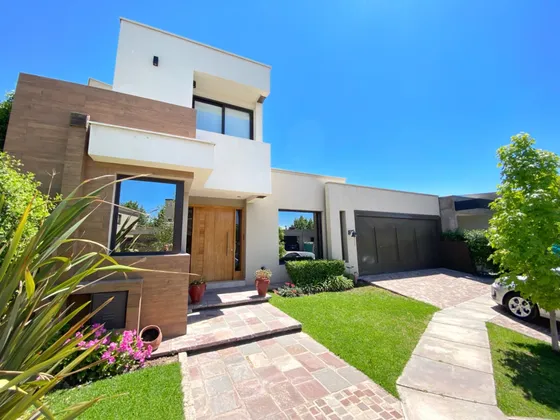 Casa En Venta En Dorrego, Mendoza  B° La Barraca Country