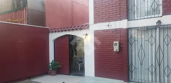 Casa En Venta De 2 Dorm. En La Florida