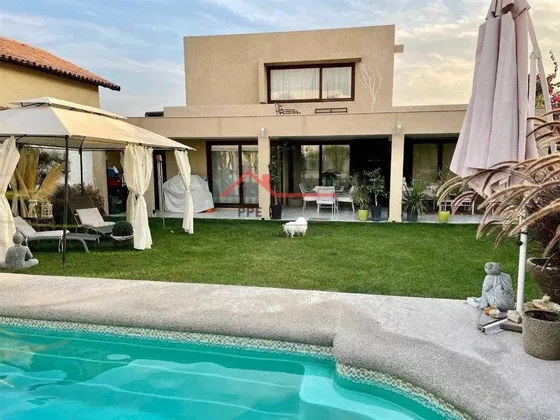 Casa En Venta De 3 Dorm. Condominio En Av. José Rabat
