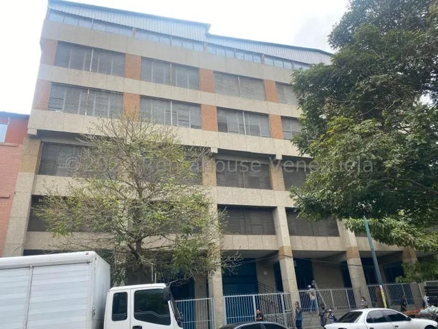 Local Comercial ( Pb / 2 Niveles / A Pie De Calle )   Alquiler Catia Mls - 25-18355